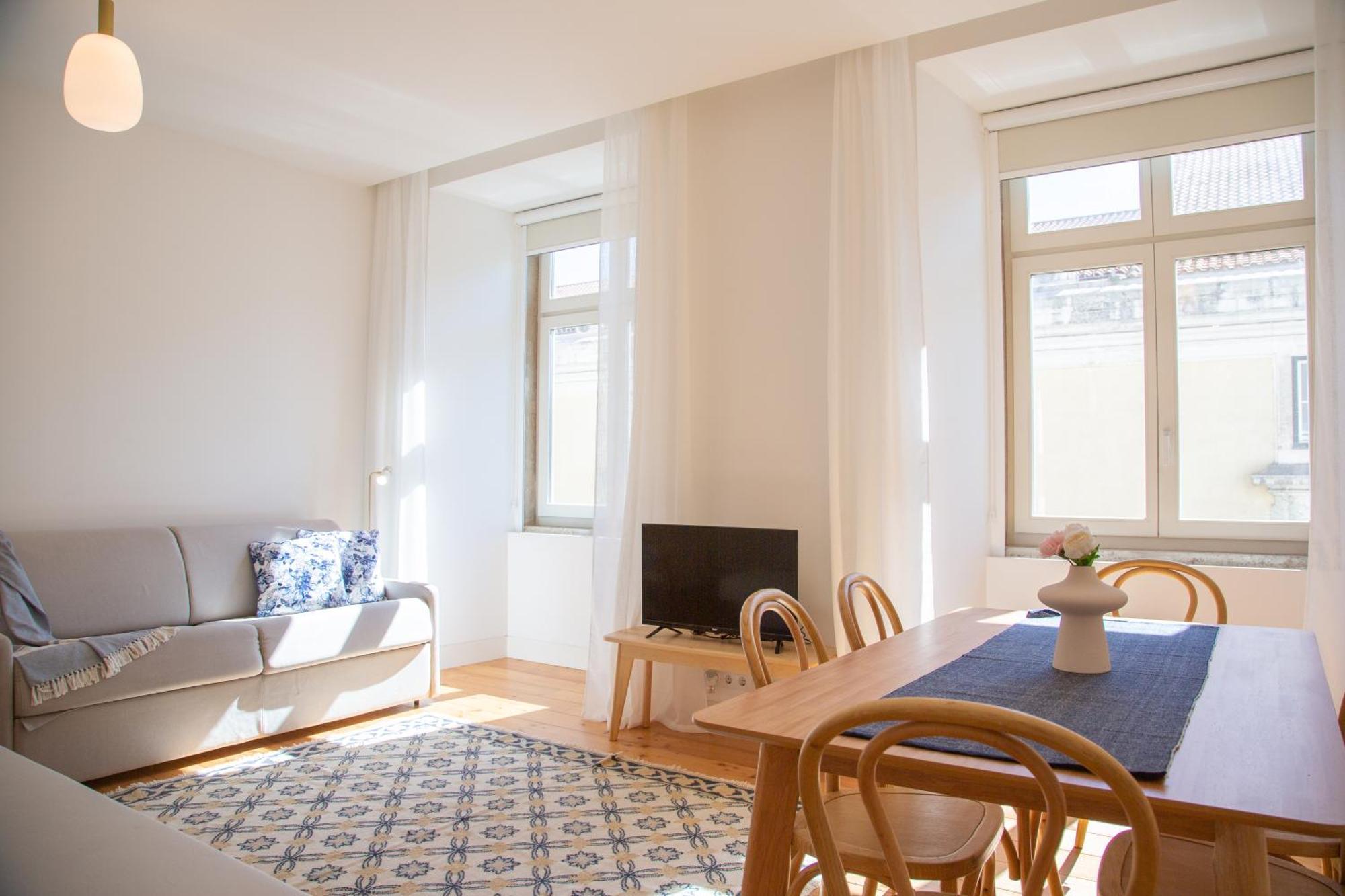 Arsenal 108, Design - New Light Downtown Chiado And River *